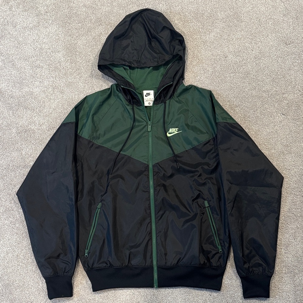Nike Men's Black and Dark Green Windbreaker